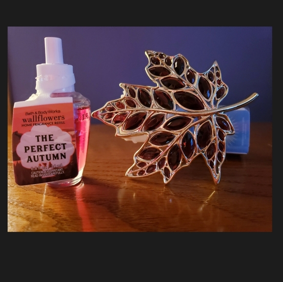 Other - Fall Leaf wall plug in w/The Perfect Autumn scent